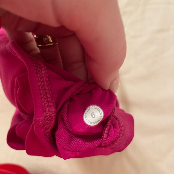 LULULEMON RIPENED RASPBERRY ALIGN TANK SIZE 6 - Picture 3 of 4